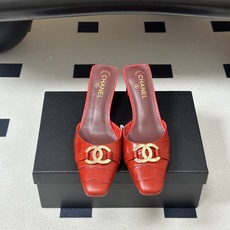 Chanel 香奈儿2026春夏新款 小香26A高跟穆勒鞋方头漆皮带跟凉拖鞋自带复古活力感的方头漆皮凉拖 Chanel 香奈儿2026春夏新款 小香26A高跟穆勒鞋方头漆皮带跟凉拖鞋自带复古活力感的方头漆皮凉拖