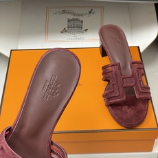 顶级品质(配高档飞机盒✈️)Hermes 爱马仕🐎 经典款 Oran凉鞋系列 2026H家最新版面🆕麂皮 顶级品质(配高档飞机盒✈️)Hermes 爱马仕🐎 经典款 Oran凉鞋系列 2026H家最新版面🆕麂皮