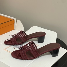 顶级品质(配高档飞机盒✈️)Hermes 爱马仕🐎 经典款 Oran凉鞋系列 2026H家最新版面🆕麂皮 顶级品质(配高档飞机盒✈️)Hermes 爱马仕🐎 经典款 Oran凉鞋系列 2026H家最新版面🆕麂皮