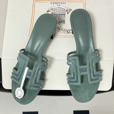 顶级品质(配高档飞机盒✈️)Hermes 爱马仕🐎 经典款 Oran凉鞋系列 2026H家最新版面🆕麂皮 顶级品质(配高档飞机盒✈️)Hermes 爱马仕🐎 经典款 Oran凉鞋系列 2026H家最新版面🆕麂皮