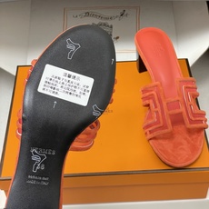 顶级品质(配高档飞机盒✈️)Hermes 爱马仕🐎 经典款 Oran凉鞋系列 2026H家最新版面🆕麂皮 顶级品质(配高档飞机盒✈️)Hermes 爱马仕🐎 经典款 Oran凉鞋系列 2026H家最新版面🆕麂皮