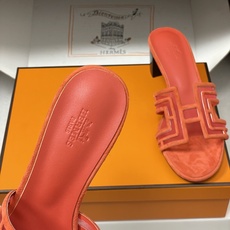 顶级品质(配高档飞机盒✈️)Hermes 爱马仕🐎 经典款 Oran凉鞋系列 2026H家最新版面🆕麂皮 顶级品质(配高档飞机盒✈️)Hermes 爱马仕🐎 经典款 Oran凉鞋系列 2026H家最新版面🆕麂皮