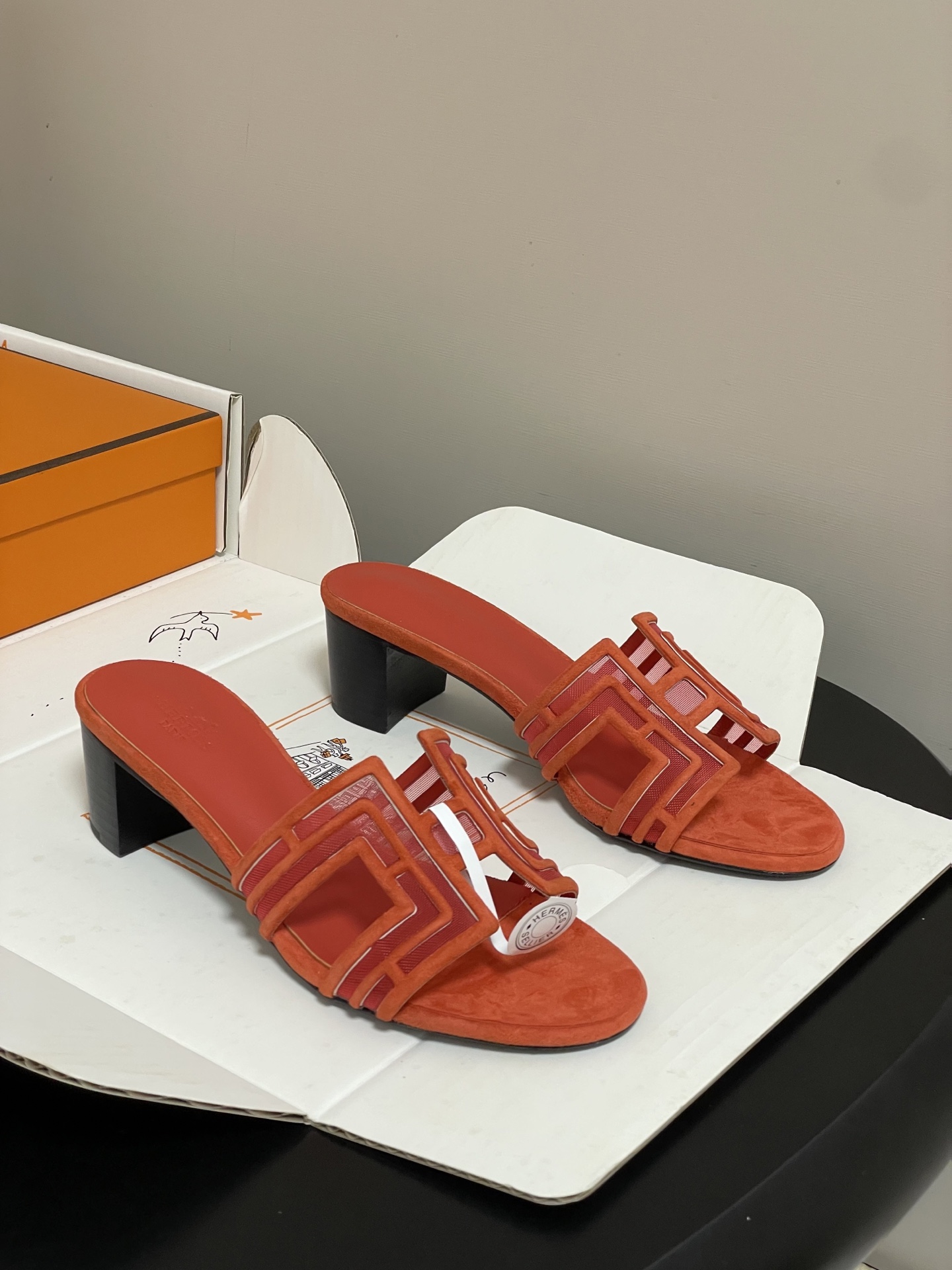顶级品质（配高档飞机盒✈️）Hermes 爱马仕🐎 经典款 Oran凉鞋系列 2026H家最新版面🆕麂皮