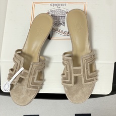 顶级品质(配高档飞机盒✈️)Hermes 爱马仕🐎 经典款 Oran凉鞋系列 2026H家最新版面🆕麂皮 顶级品质(配高档飞机盒✈️)Hermes 爱马仕🐎 经典款 Oran凉鞋系列 2026H家最新版面🆕麂皮