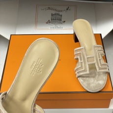 顶级品质(配高档飞机盒✈️)Hermes 爱马仕🐎 经典款 Oran凉鞋系列 2026H家最新版面🆕麂皮 顶级品质(配高档飞机盒✈️)Hermes 爱马仕🐎 经典款 Oran凉鞋系列 2026H家最新版面🆕麂皮