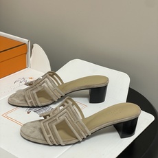 顶级品质(配高档飞机盒✈️)Hermes 爱马仕🐎 经典款 Oran凉鞋系列 2026H家最新版面🆕麂皮 顶级品质(配高档飞机盒✈️)Hermes 爱马仕🐎 经典款 Oran凉鞋系列 2026H家最新版面🆕麂皮