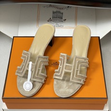 顶级品质(配高档飞机盒✈️)Hermes 爱马仕🐎 经典款 Oran凉鞋系列 2026H家最新版面🆕麂皮 顶级品质(配高档飞机盒✈️)Hermes 爱马仕🐎 经典款 Oran凉鞋系列 2026H家最新版面🆕麂皮