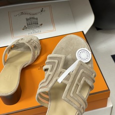 顶级品质(配高档飞机盒✈️)Hermes 爱马仕🐎 经典款 Oran凉鞋系列 2026H家最新版面🆕麂皮 顶级品质(配高档飞机盒✈️)Hermes 爱马仕🐎 经典款 Oran凉鞋系列 2026H家最新版面🆕麂皮