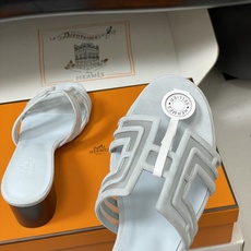 顶级品质(配高档飞机盒✈️)Hermes 爱马仕🐎 经典款 Oran凉鞋系列 2026H家最新版面🆕麂皮 顶级品质(配高档飞机盒✈️)Hermes 爱马仕🐎 经典款 Oran凉鞋系列 2026H家最新版面🆕麂皮