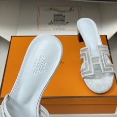 顶级品质(配高档飞机盒✈️)Hermes 爱马仕🐎 经典款 Oran凉鞋系列 2026H家最新版面🆕麂皮 顶级品质(配高档飞机盒✈️)Hermes 爱马仕🐎 经典款 Oran凉鞋系列 2026H家最新版面🆕麂皮