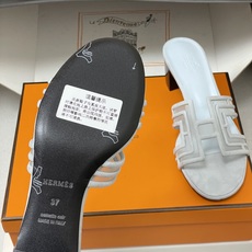 顶级品质(配高档飞机盒✈️)Hermes 爱马仕🐎 经典款 Oran凉鞋系列 2026H家最新版面🆕麂皮 顶级品质(配高档飞机盒✈️)Hermes 爱马仕🐎 经典款 Oran凉鞋系列 2026H家最新版面🆕麂皮