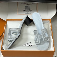 顶级品质(配高档飞机盒✈️)Hermes 爱马仕🐎 经典款 Oran凉鞋系列 2026H家最新版面🆕麂皮 顶级品质(配高档飞机盒✈️)Hermes 爱马仕🐎 经典款 Oran凉鞋系列 2026H家最新版面🆕麂皮
