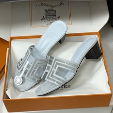 顶级品质(配高档飞机盒✈️)Hermes 爱马仕🐎 经典款 Oran凉鞋系列 2026H家最新版面🆕麂皮 顶级品质(配高档飞机盒✈️)Hermes 爱马仕🐎 经典款 Oran凉鞋系列 2026H家最新版面🆕麂皮