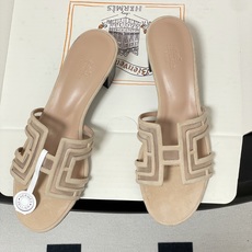 顶级品质(配高档飞机盒✈️)Hermes 爱马仕🐎 经典款 Oran凉鞋系列 2026H家最新版面🆕麂皮 顶级品质(配高档飞机盒✈️)Hermes 爱马仕🐎 经典款 Oran凉鞋系列 2026H家最新版面🆕麂皮