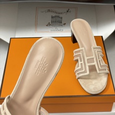 顶级品质(配高档飞机盒✈️)Hermes 爱马仕🐎 经典款 Oran凉鞋系列 2026H家最新版面🆕麂皮 顶级品质(配高档飞机盒✈️)Hermes 爱马仕🐎 经典款 Oran凉鞋系列 2026H家最新版面🆕麂皮