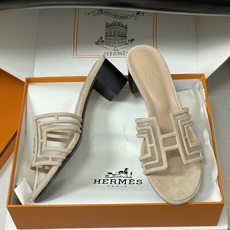 顶级品质(配高档飞机盒✈️)Hermes 爱马仕🐎 经典款 Oran凉鞋系列 2026H家最新版面🆕麂皮 顶级品质(配高档飞机盒✈️)Hermes 爱马仕🐎 经典款 Oran凉鞋系列 2026H家最新版面🆕麂皮