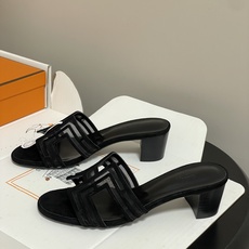 顶级品质(配高档飞机盒✈️)Hermes 爱马仕🐎 经典款 Oran凉鞋系列 2026H家最新版面🆕麂皮 顶级品质(配高档飞机盒✈️)Hermes 爱马仕🐎 经典款 Oran凉鞋系列 2026H家最新版面🆕麂皮