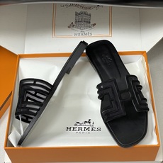 顶级品质(配高档飞机盒✈️)Hermes 爱马仕🐎 经典款 Oran凉鞋系列 2026H家最新版面🆕麂皮 顶级品质(配高档飞机盒✈️)Hermes 爱马仕🐎 经典款 Oran凉鞋系列 2026H家最新版面🆕麂皮
