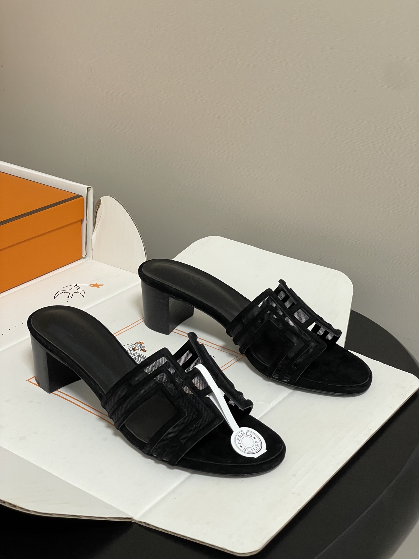 顶级品质（配高档飞机盒✈️）Hermes 爱马仕🐎 经典款 Oran凉鞋系列 2026H家最新版面🆕麂皮
