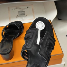 顶级品质(配高档飞机盒✈️)Hermes 爱马仕🐎 经典款 Oran凉鞋系列 2026H家最新版面🆕麂皮 顶级品质(配高档飞机盒✈️)Hermes 爱马仕🐎 经典款 Oran凉鞋系列 2026H家最新版面🆕麂皮