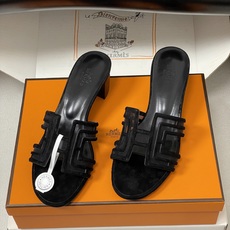 顶级品质(配高档飞机盒✈️)Hermes 爱马仕🐎 经典款 Oran凉鞋系列 2026H家最新版面🆕麂皮 顶级品质(配高档飞机盒✈️)Hermes 爱马仕🐎 经典款 Oran凉鞋系列 2026H家最新版面🆕麂皮