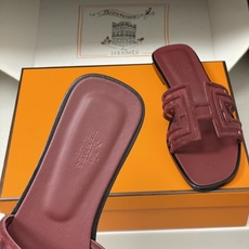 顶级品质(配高档飞机盒✈️)Hermes 爱马仕🐎 经典款 Oran凉鞋系列 2026H家最新版面🆕麂皮 顶级品质(配高档飞机盒✈️)Hermes 爱马仕🐎 经典款 Oran凉鞋系列 2026H家最新版面🆕麂皮