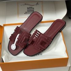 顶级品质(配高档飞机盒✈️)Hermes 爱马仕🐎 经典款 Oran凉鞋系列 2026H家最新版面🆕麂皮 顶级品质(配高档飞机盒✈️)Hermes 爱马仕🐎 经典款 Oran凉鞋系列 2026H家最新版面🆕麂皮