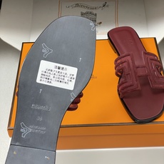 顶级品质(配高档飞机盒✈️)Hermes 爱马仕🐎 经典款 Oran凉鞋系列 2026H家最新版面🆕麂皮 顶级品质(配高档飞机盒✈️)Hermes 爱马仕🐎 经典款 Oran凉鞋系列 2026H家最新版面🆕麂皮