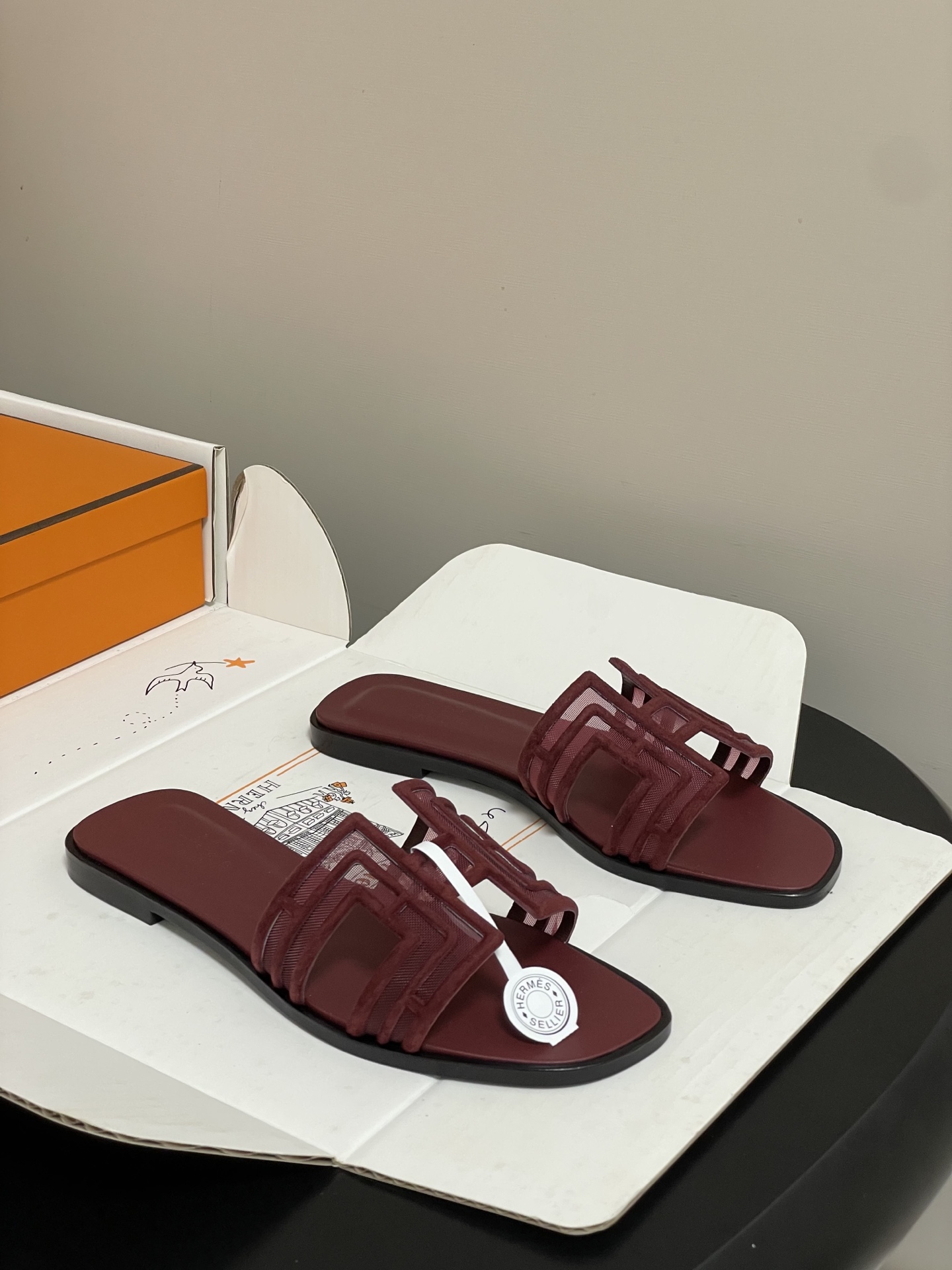 顶级品质（配高档飞机盒✈️）Hermes 爱马仕🐎 经典款 Oran凉鞋系列 2026H家最新版面🆕麂皮