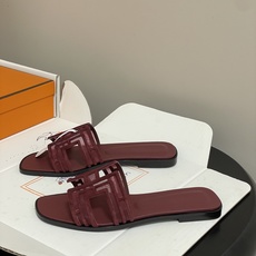顶级品质(配高档飞机盒✈️)Hermes 爱马仕🐎 经典款 Oran凉鞋系列 2026H家最新版面🆕麂皮 顶级品质(配高档飞机盒✈️)Hermes 爱马仕🐎 经典款 Oran凉鞋系列 2026H家最新版面🆕麂皮