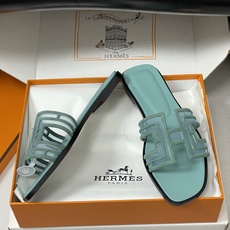 顶级品质(配高档飞机盒✈️)Hermes 爱马仕🐎 经典款 Oran凉鞋系列 2026H家最新版面🆕麂皮 顶级品质(配高档飞机盒✈️)Hermes 爱马仕🐎 经典款 Oran凉鞋系列 2026H家最新版面🆕麂皮