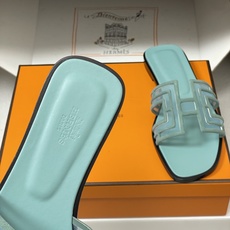 顶级品质(配高档飞机盒✈️)Hermes 爱马仕🐎 经典款 Oran凉鞋系列 2026H家最新版面🆕麂皮 顶级品质(配高档飞机盒✈️)Hermes 爱马仕🐎 经典款 Oran凉鞋系列 2026H家最新版面🆕麂皮