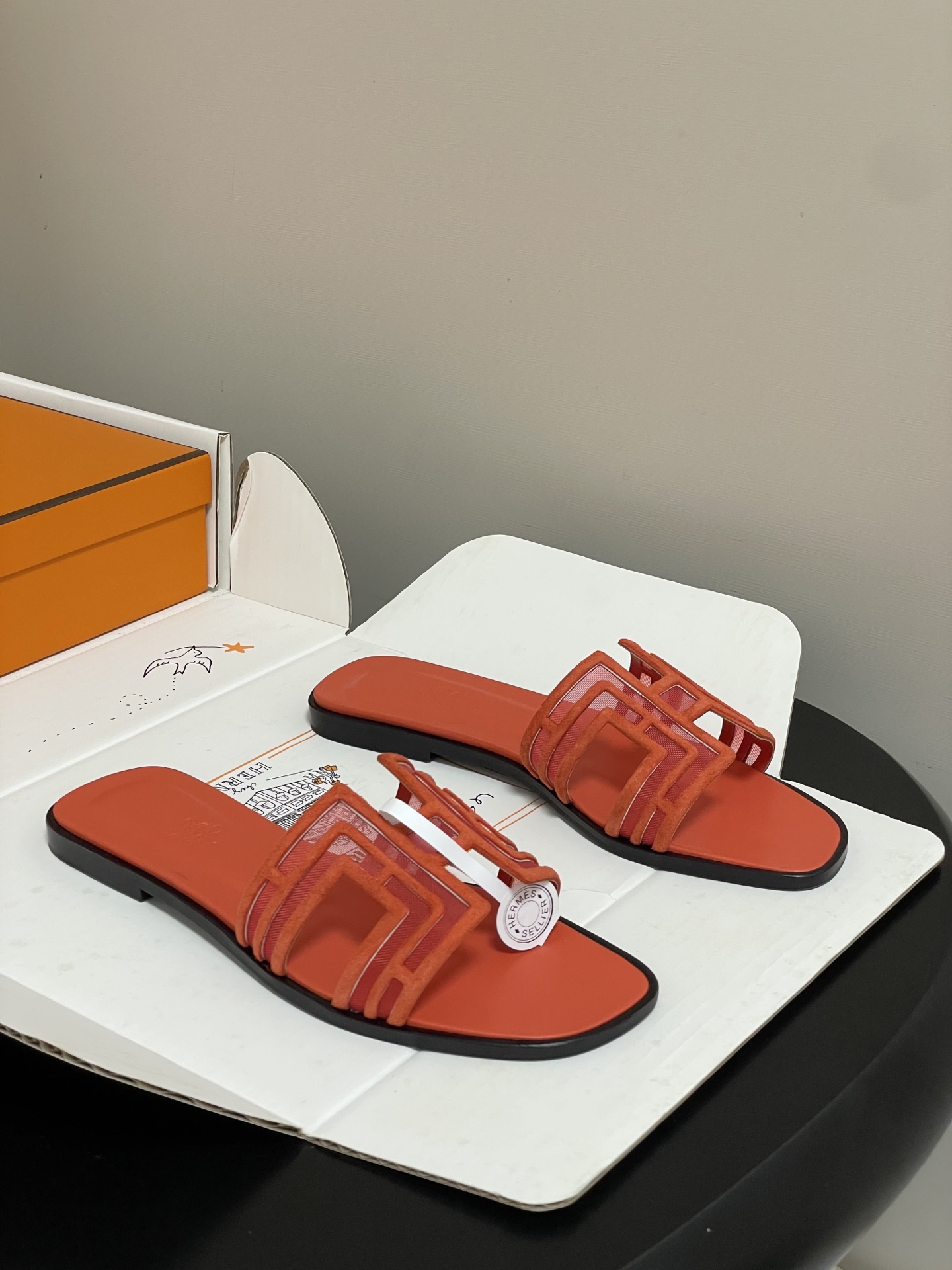 顶级品质（配高档飞机盒✈️）Hermes 爱马仕🐎 经典款 Oran凉鞋系列 2026H家最新版面🆕麂皮