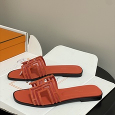 顶级品质(配高档飞机盒✈️)Hermes 爱马仕🐎 经典款 Oran凉鞋系列 2026H家最新版面🆕麂皮 顶级品质(配高档飞机盒✈️)Hermes 爱马仕🐎 经典款 Oran凉鞋系列 2026H家最新版面🆕麂皮