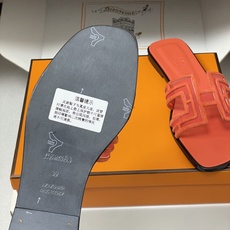 顶级品质(配高档飞机盒✈️)Hermes 爱马仕🐎 经典款 Oran凉鞋系列 2026H家最新版面🆕麂皮 顶级品质(配高档飞机盒✈️)Hermes 爱马仕🐎 经典款 Oran凉鞋系列 2026H家最新版面🆕麂皮