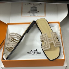 顶级品质(配高档飞机盒✈️)Hermes 爱马仕🐎 经典款 Oran凉鞋系列 2026H家最新版面🆕麂皮 顶级品质(配高档飞机盒✈️)Hermes 爱马仕🐎 经典款 Oran凉鞋系列 2026H家最新版面🆕麂皮