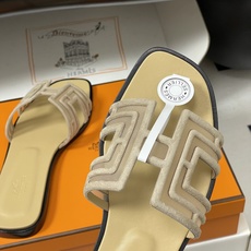 顶级品质(配高档飞机盒✈️)Hermes 爱马仕🐎 经典款 Oran凉鞋系列 2026H家最新版面🆕麂皮 顶级品质(配高档飞机盒✈️)Hermes 爱马仕🐎 经典款 Oran凉鞋系列 2026H家最新版面🆕麂皮