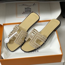 顶级品质(配高档飞机盒✈️)Hermes 爱马仕🐎 经典款 Oran凉鞋系列 2026H家最新版面🆕麂皮 顶级品质(配高档飞机盒✈️)Hermes 爱马仕🐎 经典款 Oran凉鞋系列 2026H家最新版面🆕麂皮