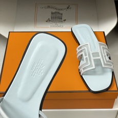 顶级品质(配高档飞机盒✈️)Hermes 爱马仕🐎 经典款 Oran凉鞋系列 2026H家最新版面🆕麂皮 顶级品质(配高档飞机盒✈️)Hermes 爱马仕🐎 经典款 Oran凉鞋系列 2026H家最新版面🆕麂皮