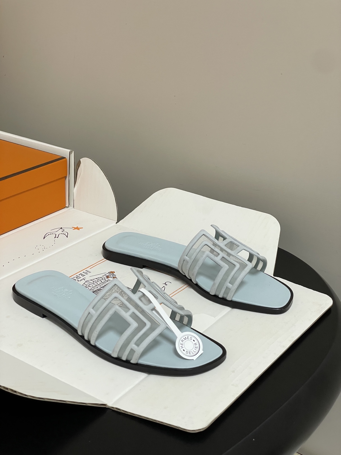 顶级品质（配高档飞机盒✈️）Hermes 爱马仕🐎 经典款 Oran凉鞋系列 2026H家最新版面🆕麂皮