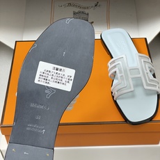 顶级品质(配高档飞机盒✈️)Hermes 爱马仕🐎 经典款 Oran凉鞋系列 2026H家最新版面🆕麂皮 顶级品质(配高档飞机盒✈️)Hermes 爱马仕🐎 经典款 Oran凉鞋系列 2026H家最新版面🆕麂皮