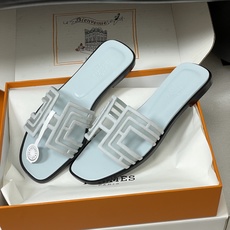 顶级品质(配高档飞机盒✈️)Hermes 爱马仕🐎 经典款 Oran凉鞋系列 2026H家最新版面🆕麂皮 顶级品质(配高档飞机盒✈️)Hermes 爱马仕🐎 经典款 Oran凉鞋系列 2026H家最新版面🆕麂皮