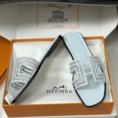 顶级品质(配高档飞机盒✈️)Hermes 爱马仕🐎 经典款 Oran凉鞋系列 2026H家最新版面🆕麂皮 顶级品质(配高档飞机盒✈️)Hermes 爱马仕🐎 经典款 Oran凉鞋系列 2026H家最新版面🆕麂皮