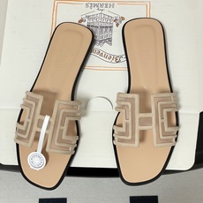 顶级品质(配高档飞机盒✈️)Hermes 爱马仕🐎 经典款 Oran凉鞋系列 2026H家最新版面🆕麂皮 顶级品质(配高档飞机盒✈️)Hermes 爱马仕🐎 经典款 Oran凉鞋系列 2026H家最新版面🆕麂皮