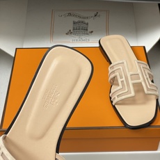 顶级品质(配高档飞机盒✈️)Hermes 爱马仕🐎 经典款 Oran凉鞋系列 2026H家最新版面🆕麂皮 顶级品质(配高档飞机盒✈️)Hermes 爱马仕🐎 经典款 Oran凉鞋系列 2026H家最新版面🆕麂皮