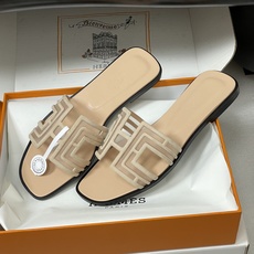 顶级品质(配高档飞机盒✈️)Hermes 爱马仕🐎 经典款 Oran凉鞋系列 2026H家最新版面🆕麂皮 顶级品质(配高档飞机盒✈️)Hermes 爱马仕🐎 经典款 Oran凉鞋系列 2026H家最新版面🆕麂皮