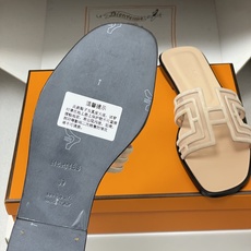 顶级品质(配高档飞机盒✈️)Hermes 爱马仕🐎 经典款 Oran凉鞋系列 2026H家最新版面🆕麂皮 顶级品质(配高档飞机盒✈️)Hermes 爱马仕🐎 经典款 Oran凉鞋系列 2026H家最新版面🆕麂皮