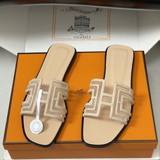 顶级品质(配高档飞机盒✈️)Hermes 爱马仕🐎 经典款 Oran凉鞋系列 2026H家最新版面🆕麂皮 顶级品质(配高档飞机盒✈️)Hermes 爱马仕🐎 经典款 Oran凉鞋系列 2026H家最新版面🆕麂皮