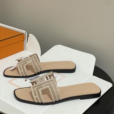 顶级品质(配高档飞机盒✈️)Hermes 爱马仕🐎 经典款 Oran凉鞋系列 2026H家最新版面🆕麂皮 顶级品质(配高档飞机盒✈️)Hermes 爱马仕🐎 经典款 Oran凉鞋系列 2026H家最新版面🆕麂皮