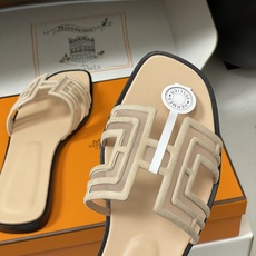 顶级品质(配高档飞机盒✈️)Hermes 爱马仕🐎 经典款 Oran凉鞋系列 2026H家最新版面🆕麂皮 顶级品质(配高档飞机盒✈️)Hermes 爱马仕🐎 经典款 Oran凉鞋系列 2026H家最新版面🆕麂皮
